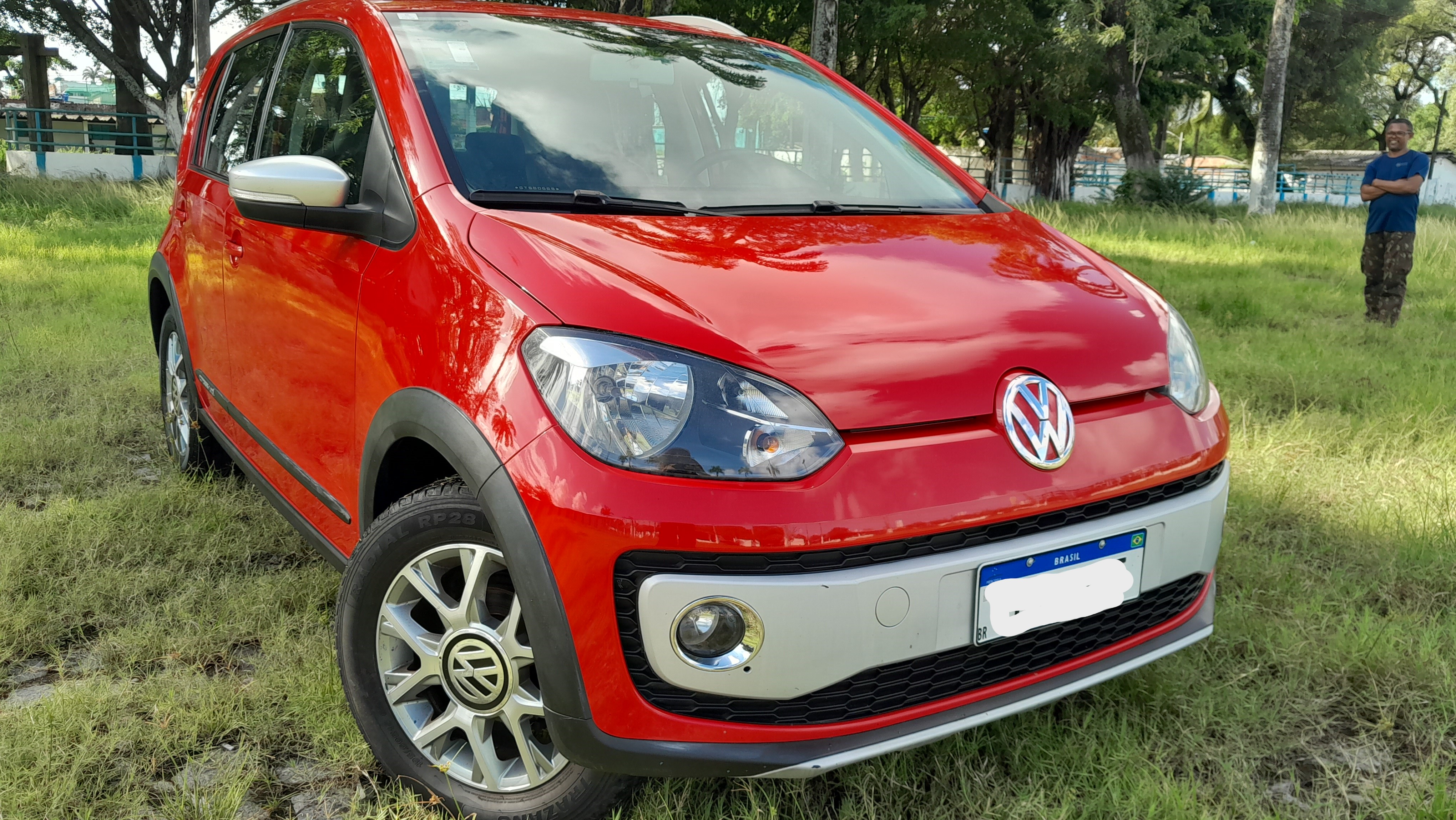 VOLKSWAGEN         CROSS UP