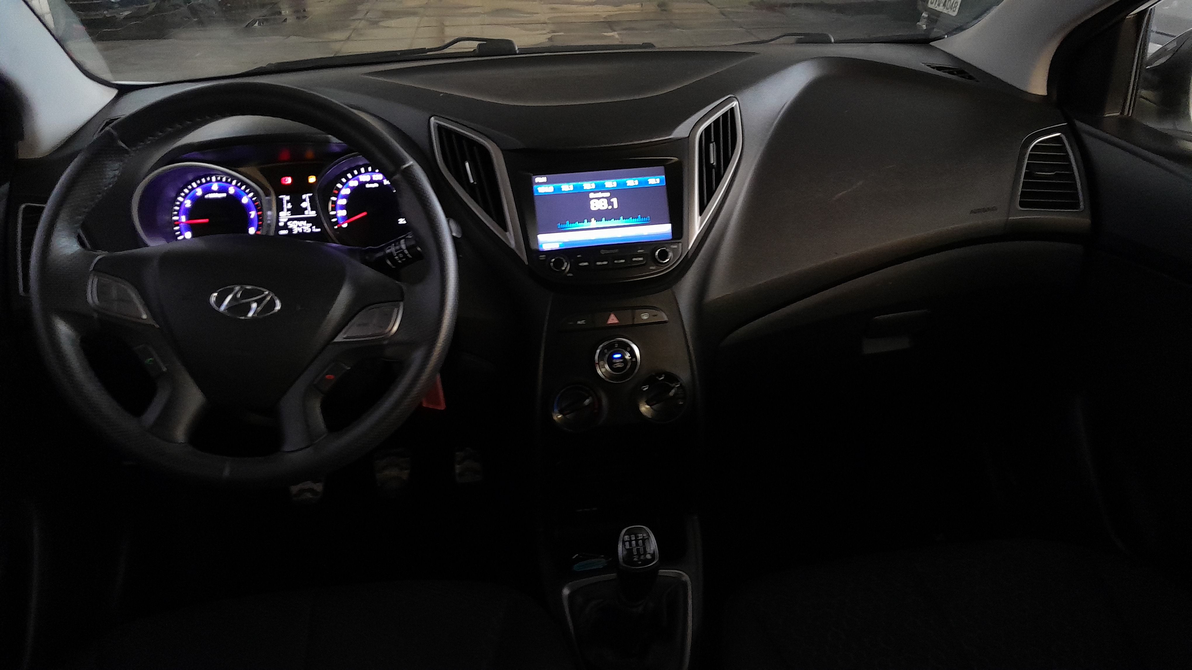 HYUNDAI         HB20X